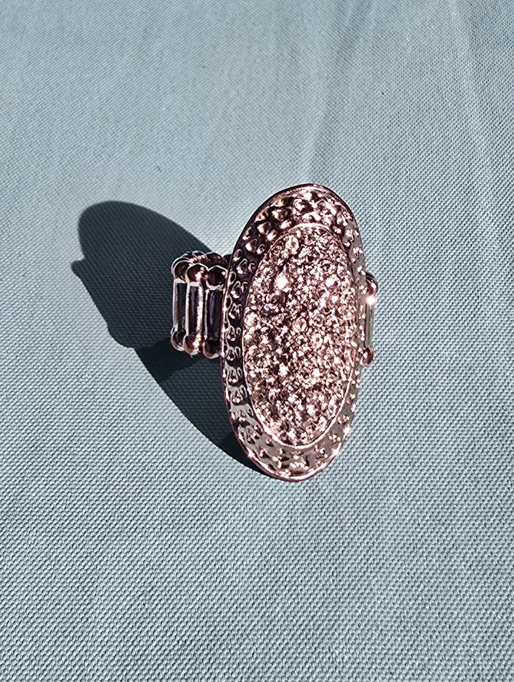 💚 Rustic Oval Pavé Crystal Stretchy Statement Ring - Silver & Bronze